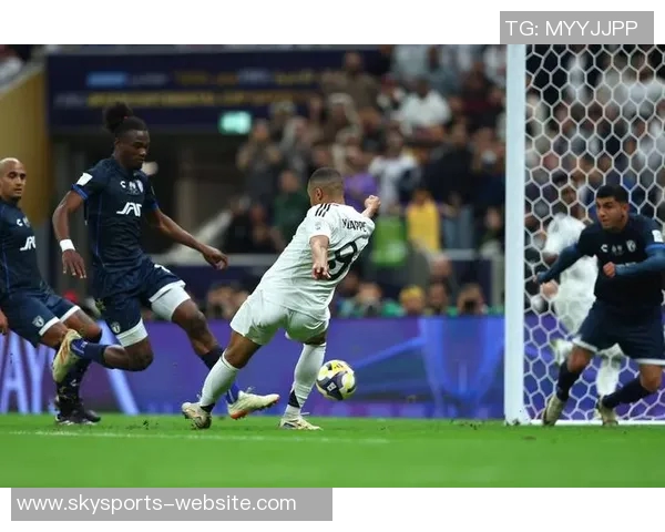 国王杯精彩对决尤文图斯与那不勒斯战成平局帽子戏法引发全场狂欢