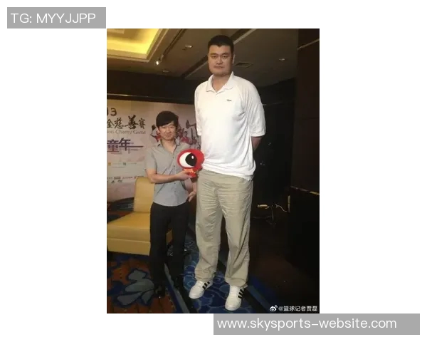 姚明与Boykins的篮球传奇：身高差异下的默契与合作