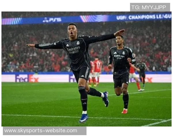 本菲卡大胜里昂五比一红牌争议引发全场热议与战术解析