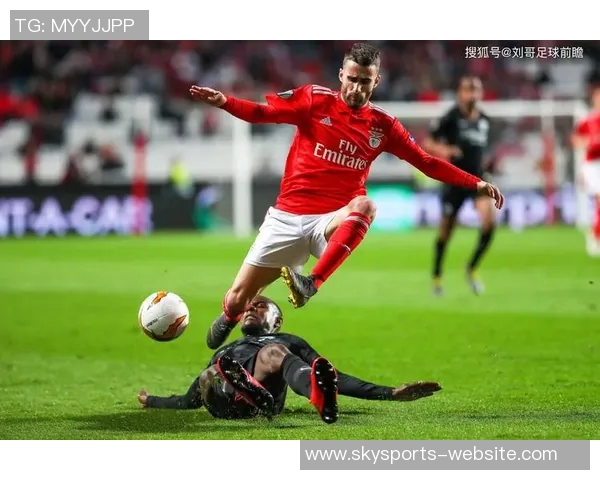 德甲精彩对决那不勒斯3-0战胜皇马逆转瞬间点燃全场激情与转会传闻